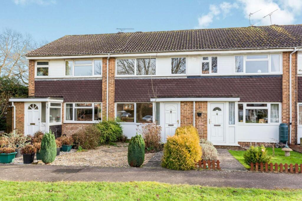 3 bed Mid Terraced House for rent in Horsham. From Leaders Lettings - Horsham