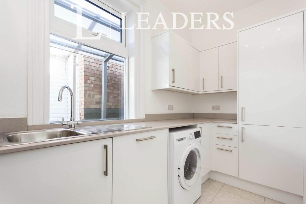 1 bed 1st Floor Flat for rent in Horsham. From Leaders Sales - Horsham