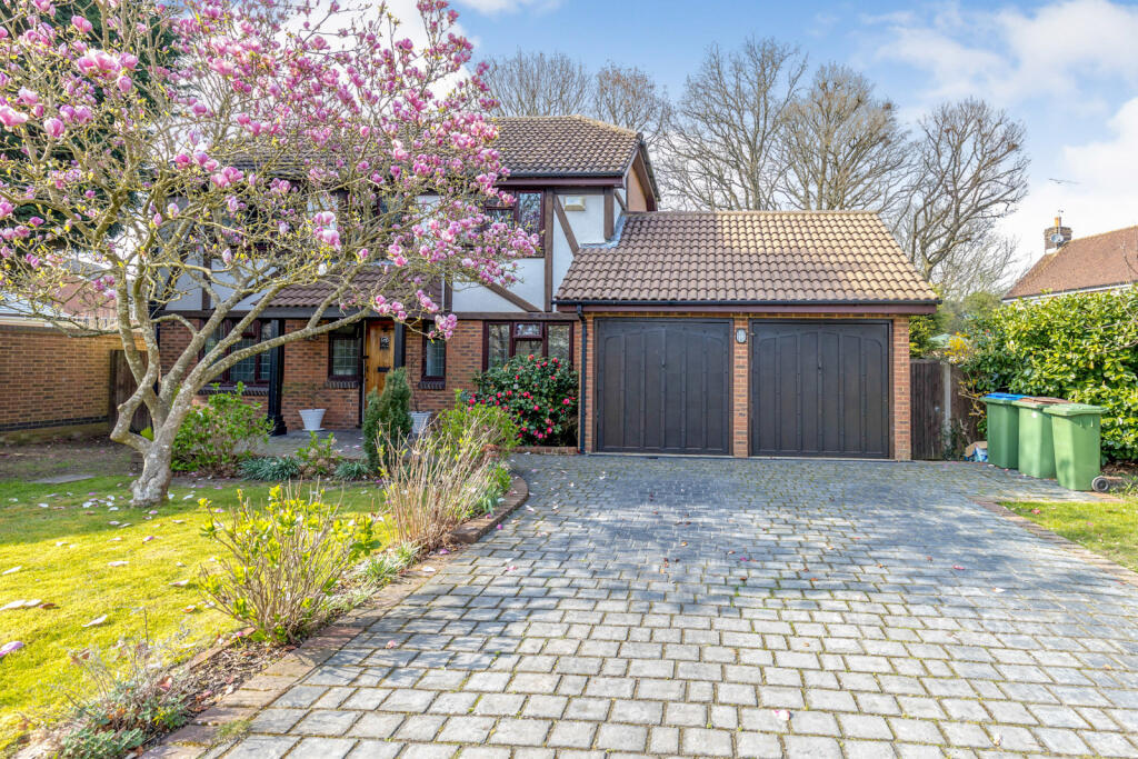 4 bed Detached for rent in Warnham. From Leaders Sales - Horsham 4 bed Detached for rent in Warnham. From Leaders Sales - Horsham