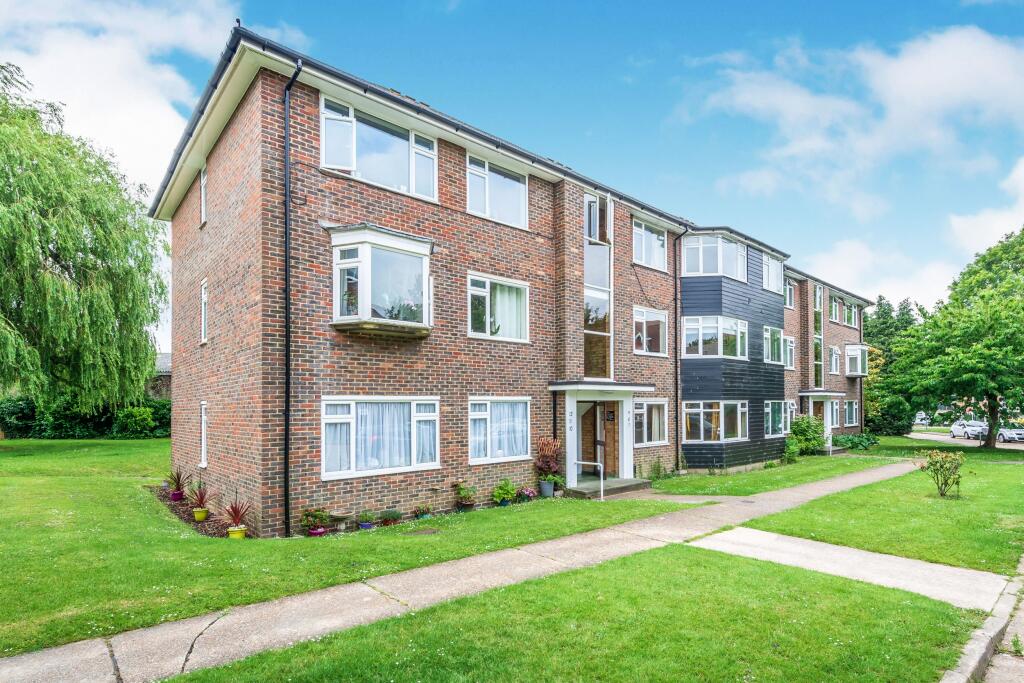 2 bed 1st Floor Flat for rent in Horsham. From Leaders Sales - Horsham