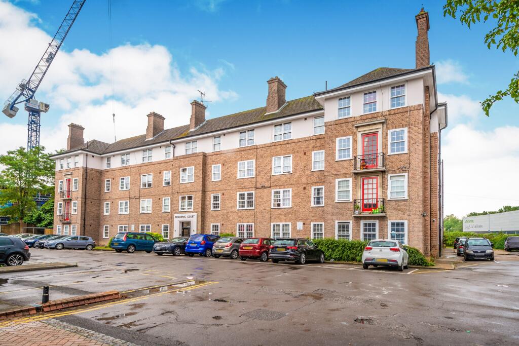 2 bed 1st Floor Flat for rent in Horsham. From Leaders Sales - Horsham