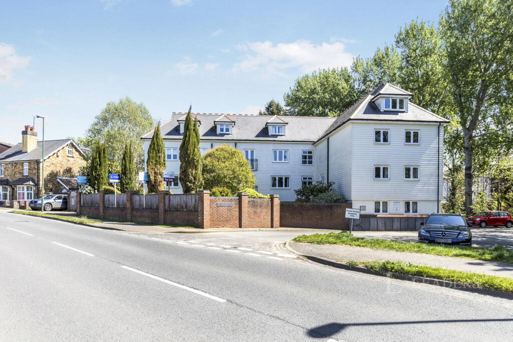 2 bed 1st Floor Flat for rent in Horsham. From Leaders Sales - Horsham