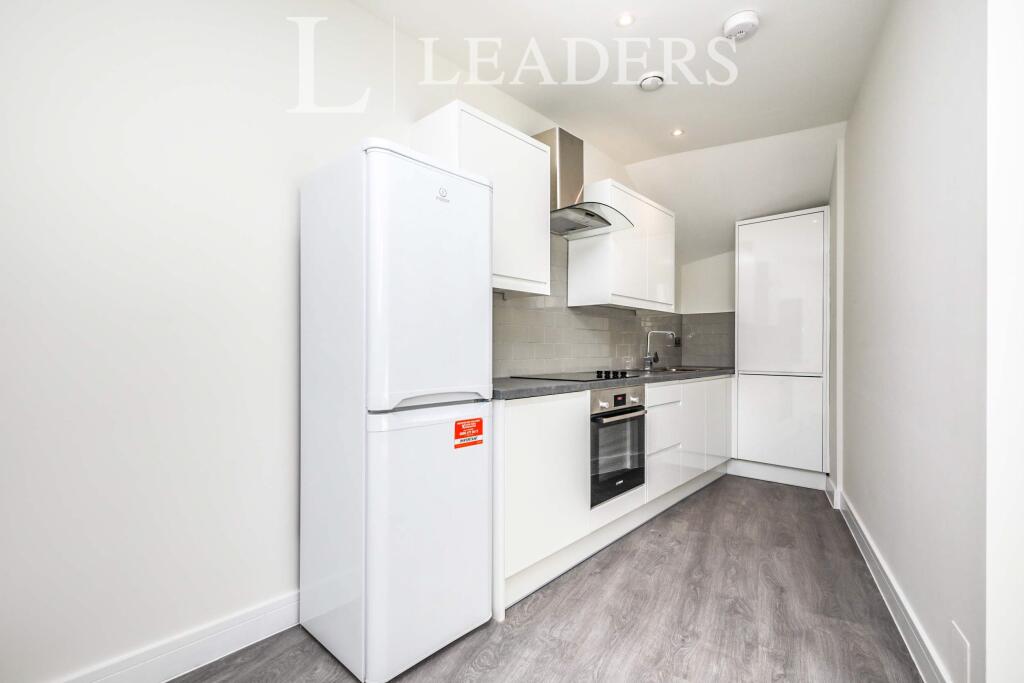 1 bed 1st Floor Flat for rent in Elmbridge Village. From Leaders Sales - Horsham 1 bed 1st Floor Flat for rent in Elmbridge Village. From Leaders Sales - Horsham