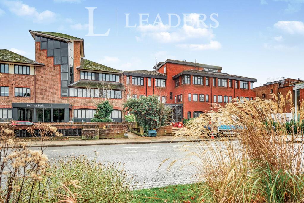 1 bed 1st Floor Flat for rent in Horsham. From Leaders Sales - Horsham