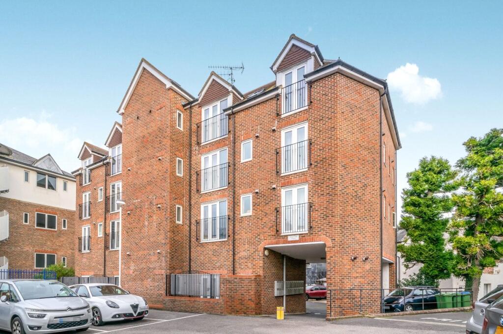 4 bed Detached for rent in Horsham. From Leaders Sales - Horsham 4 bed Detached for rent in Horsham. From Leaders Sales - Horsham