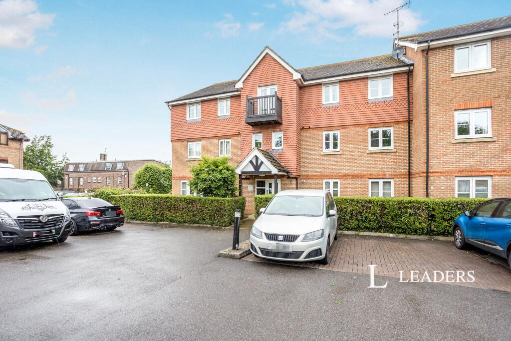 2 bed 1st Floor Flat for rent in Tower Hill. From Leaders Sales - Horsham