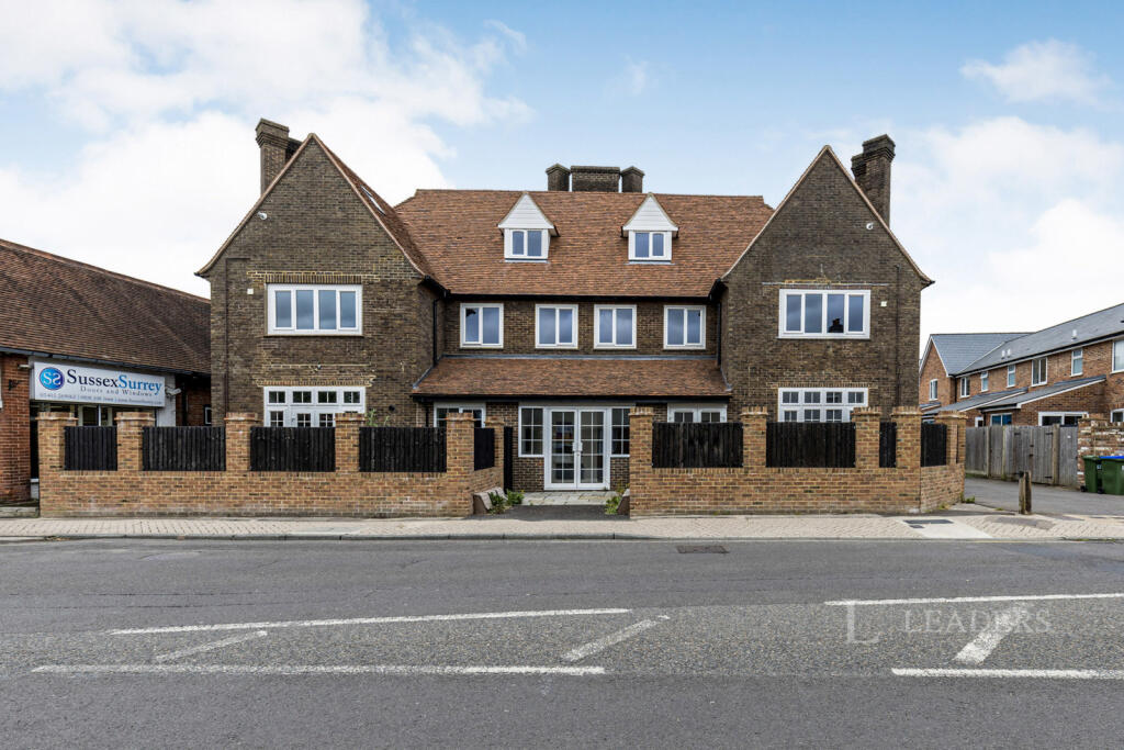 2 bed 1st Floor Flat for rent in Tower Hill. From Leaders Sales - Horsham 2 bed 1st Floor Flat for rent in Tower Hill. From Leaders Sales - Horsham