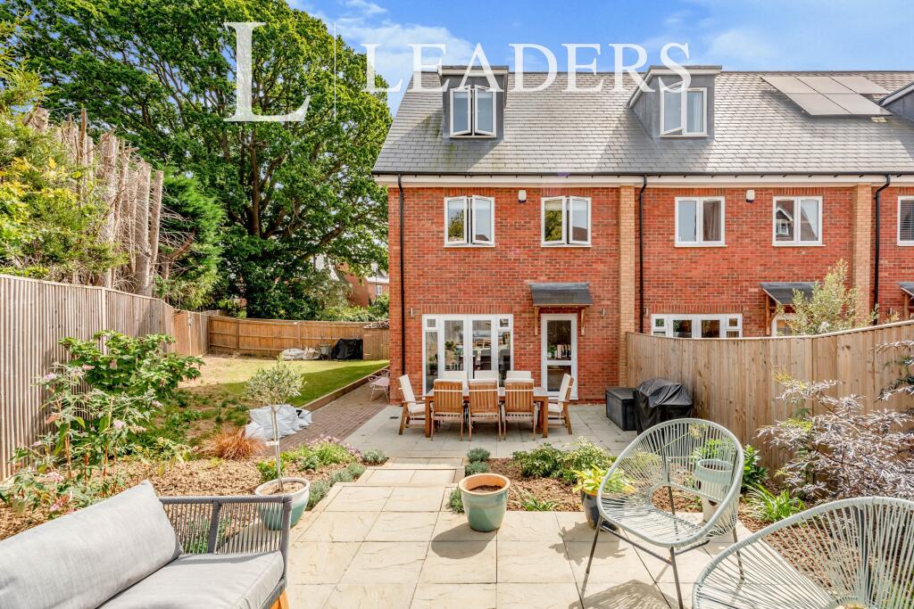 4 bed Mid Terraced House for rent in Broadbridge Heath. From Leaders Sales - Horsham 4 bed Mid Terraced House for rent in Broadbridge Heath. From Leaders Sales - Horsham