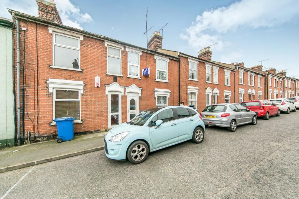 3 bed Mid Terraced House for rent in Ipswich. From Leaders - Ipswich