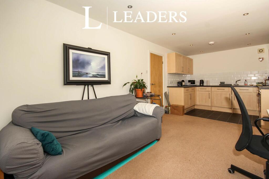 1 bed Apartment for rent in Kenilworth. From Leaders - Kenilworth