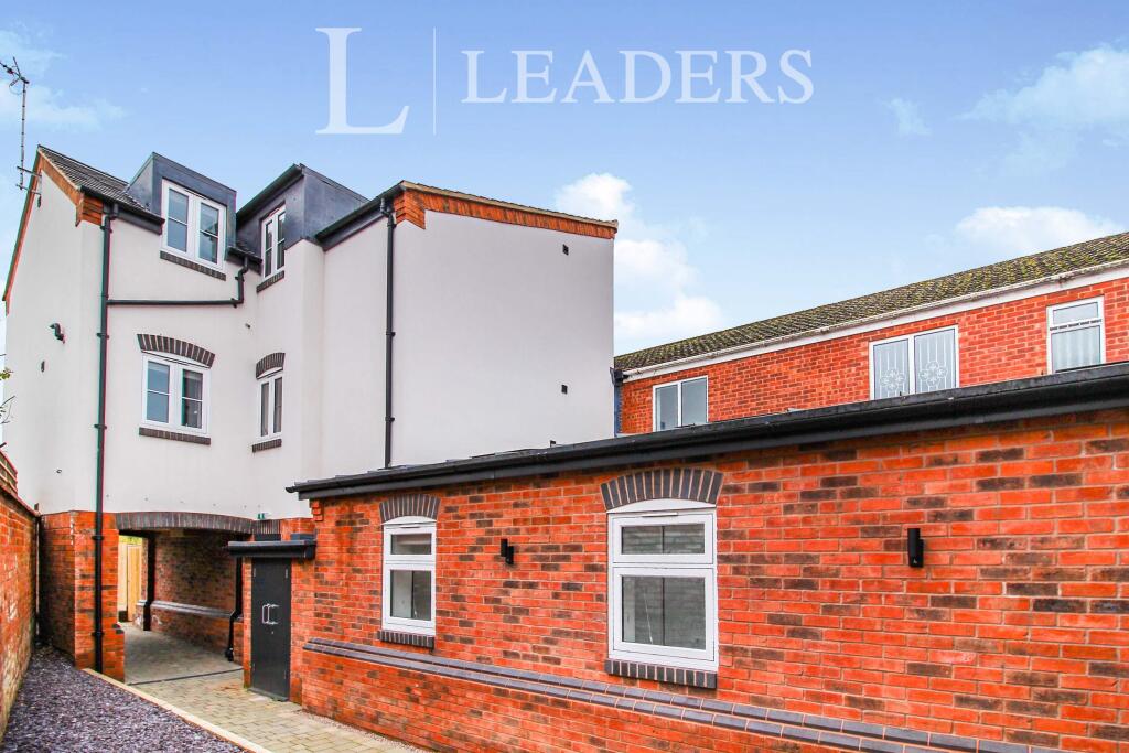4 bed 1st Floor Flat for rent in Kenilworth. From Leaders Sales - Kenilworth