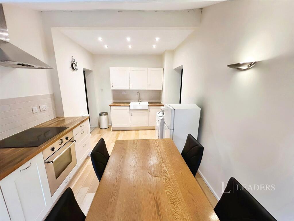 2 bed 1st Floor Flat for rent in Kenilworth. From Leaders Sales - Kenilworth