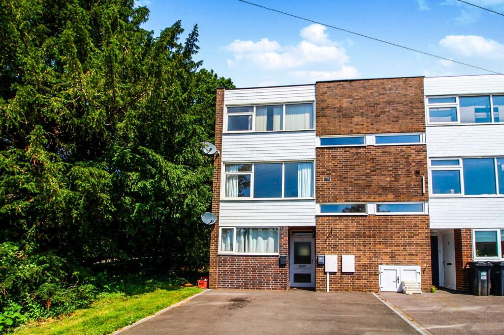 2 bed 1st Floor Flat for rent in Kenilworth. From Leaders Sales - Kenilworth 2 bed 1st Floor Flat for rent in Kenilworth. From Leaders Sales - Kenilworth