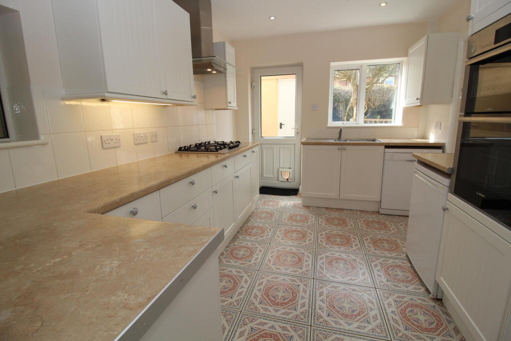 3 bed Mid Terraced House for rent in Kenilworth. From Leaders Sales - Kenilworth 3 bed Mid Terraced House for rent in Kenilworth. From Leaders Sales - Kenilworth