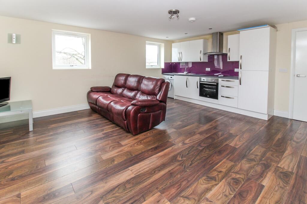 2 bed 1st Floor Flat for rent in Kenilworth. From Leaders Sales - Kenilworth 2 bed 1st Floor Flat for rent in Kenilworth. From Leaders Sales - Kenilworth