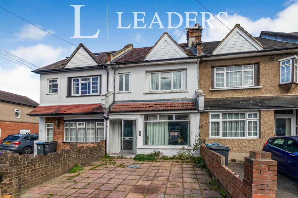 4 bed Semi-Detached House for rent in New Malden. From Leaders - Kingston upon Thames