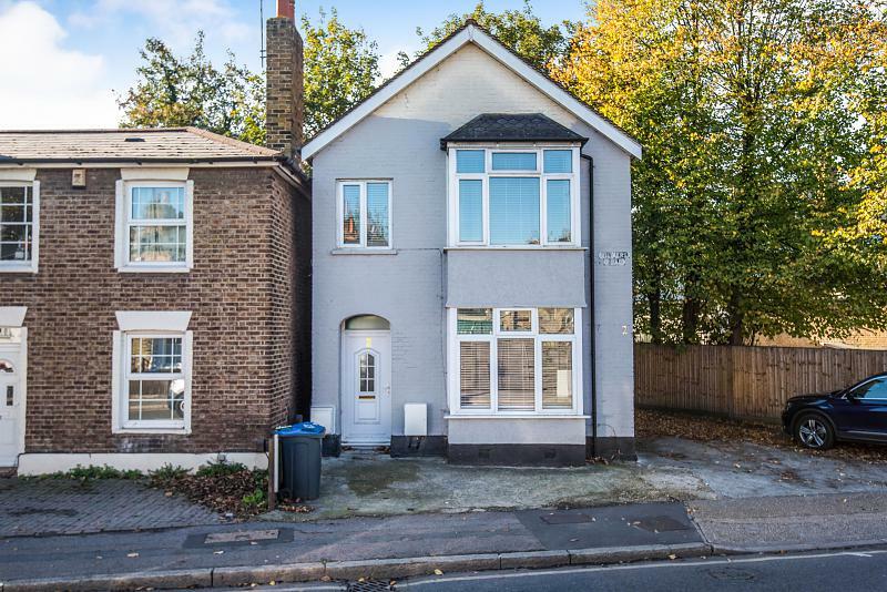 3 bed Detached House for rent in Kingston upon Thames. From Leaders - Kingston upon Thames