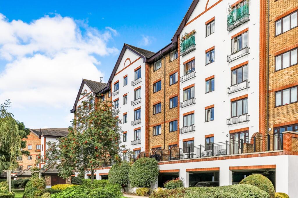 3 bed Apartment for rent in Kingston upon Thames. From Leaders Sales - Kingston Upon Thames