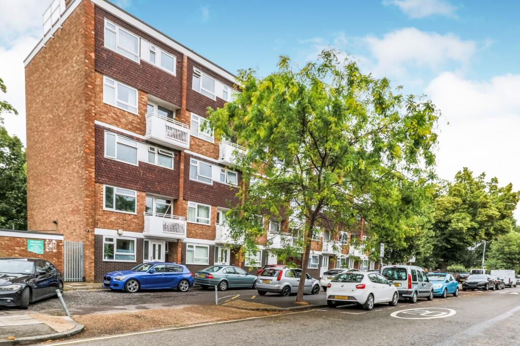 1 bed 1st Floor Flat for rent in Kingston upon Thames. From Leaders Sales - Kingston Upon Thames