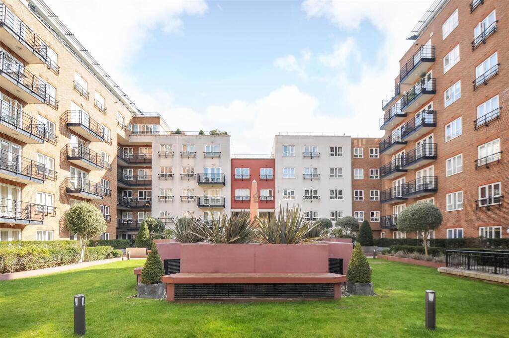 2 bed 1st Floor Flat for rent in Kingston upon Thames. From Leaders Sales - Kingston Upon Thames