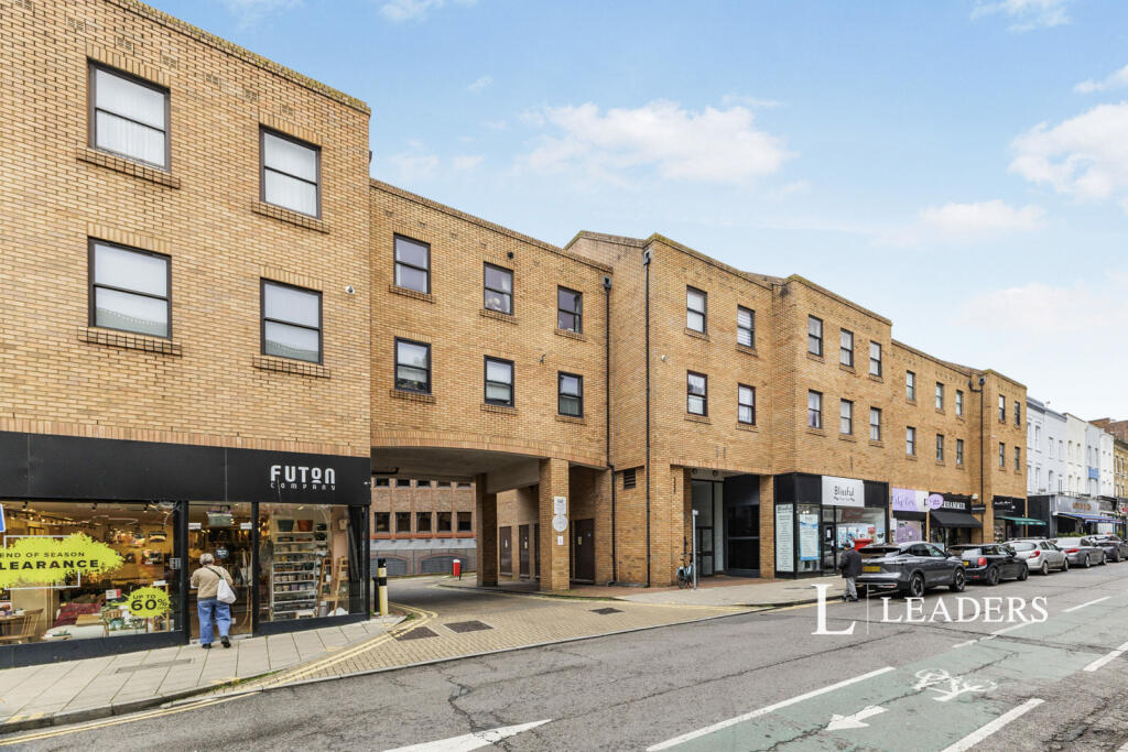 2 bed 1st Floor Flat for rent in Kingston upon Thames. From Leaders Sales - Kingston Upon Thames