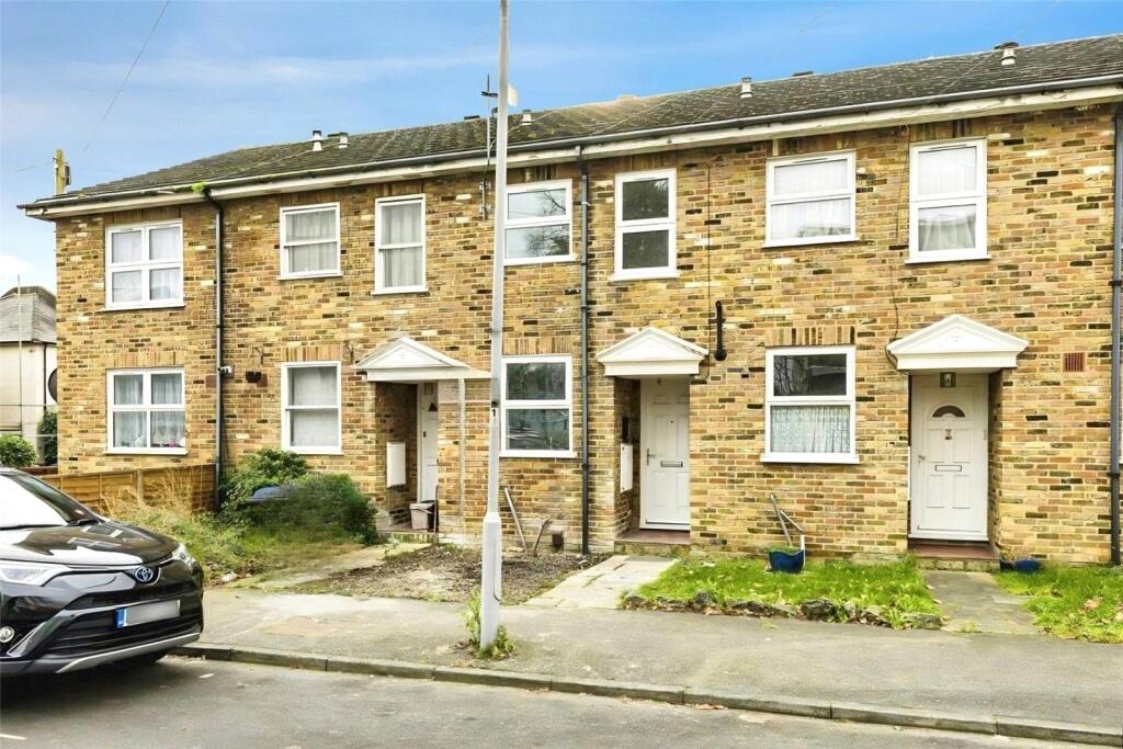 2 bed Mid Terraced House for rent in Kingston upon Thames. From Leaders Sales - Kingston Upon Thames