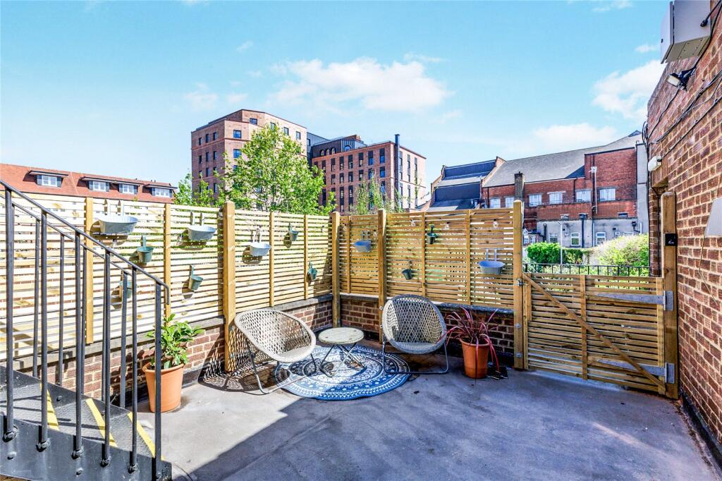 1 bed 1st Floor Flat for rent in Kingston upon Thames. From Leaders Sales - Kingston Upon Thames