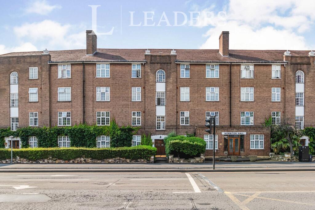 3 bed 1st Floor Flat for rent in Kingston upon Thames. From Leaders Sales - Kingston Upon Thames