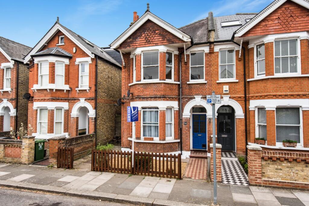 1 bed 1st Floor Flat for rent in Kingston upon Thames. From Leaders Sales - Kingston Upon Thames