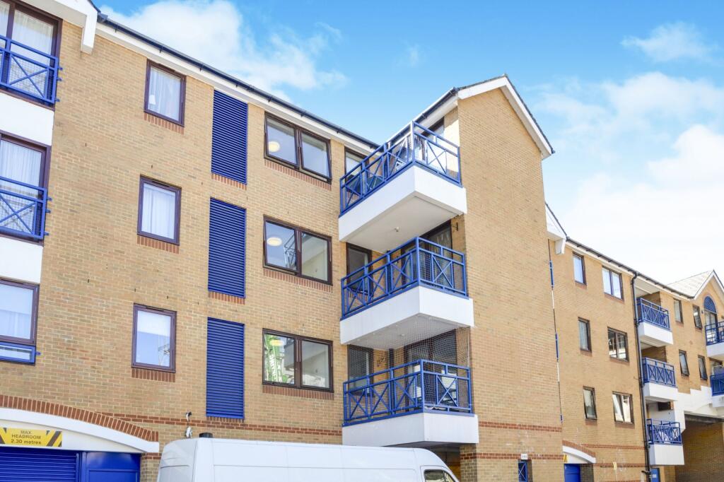 1 bed 1st Floor Flat for rent in Kingston upon Thames. From Leaders Sales - Kingston Upon Thames 1 bed 1st Floor Flat for rent in Kingston upon Thames. From Leaders Sales - Kingston Upon Thames