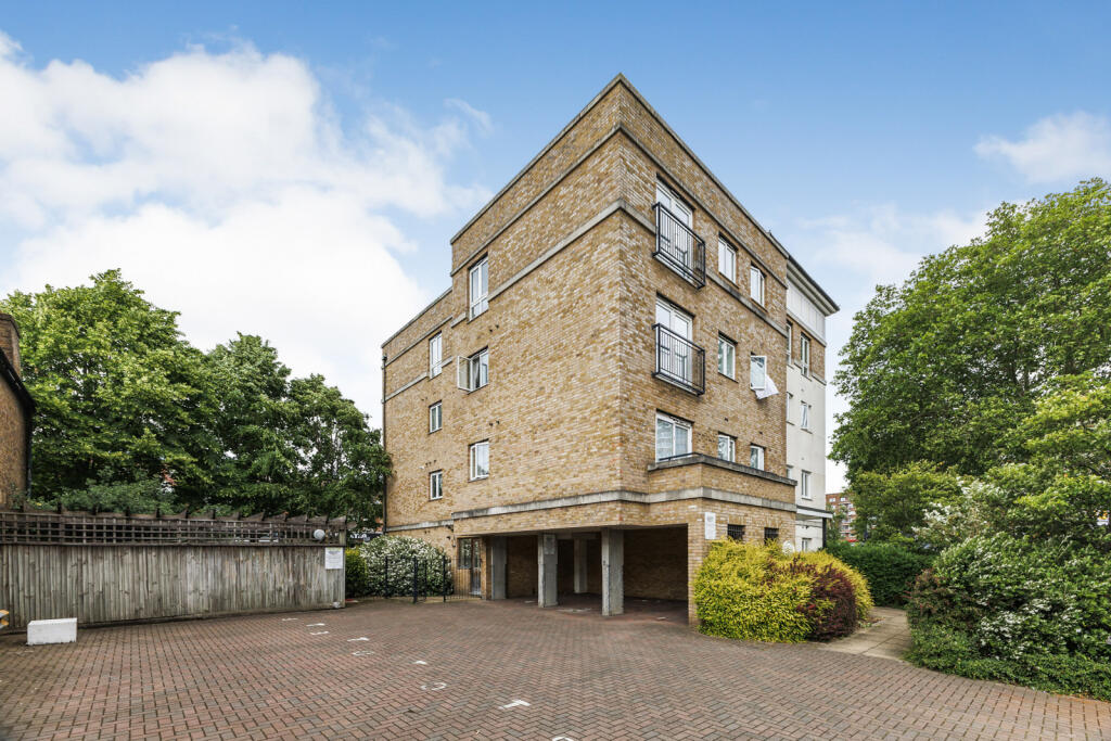 2 bed 1st Floor Flat for rent in Kingston upon Thames. From Leaders Sales - Kingston Upon Thames 2 bed 1st Floor Flat for rent in Kingston upon Thames. From Leaders Sales - Kingston Upon Thames