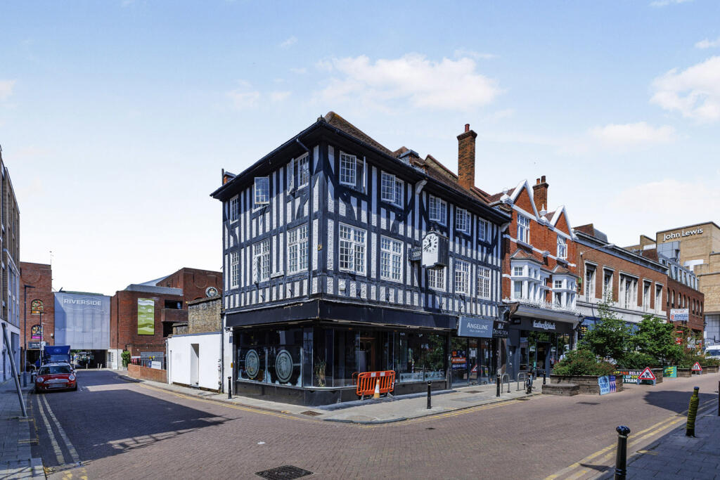 4 bed 1st Floor Flat for rent in Kingston upon Thames. From Leaders Sales - Kingston Upon Thames