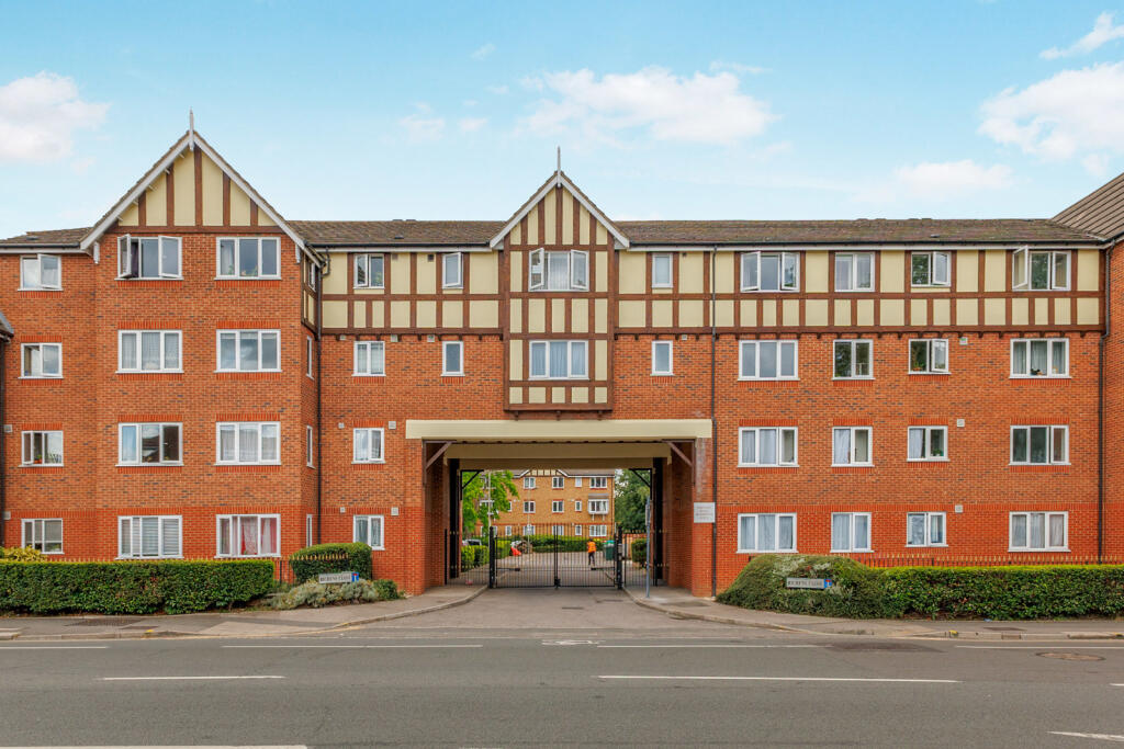 1 bed 1st Floor Flat for rent in Hounslow. From Leaders Sales - Kingston Upon Thames