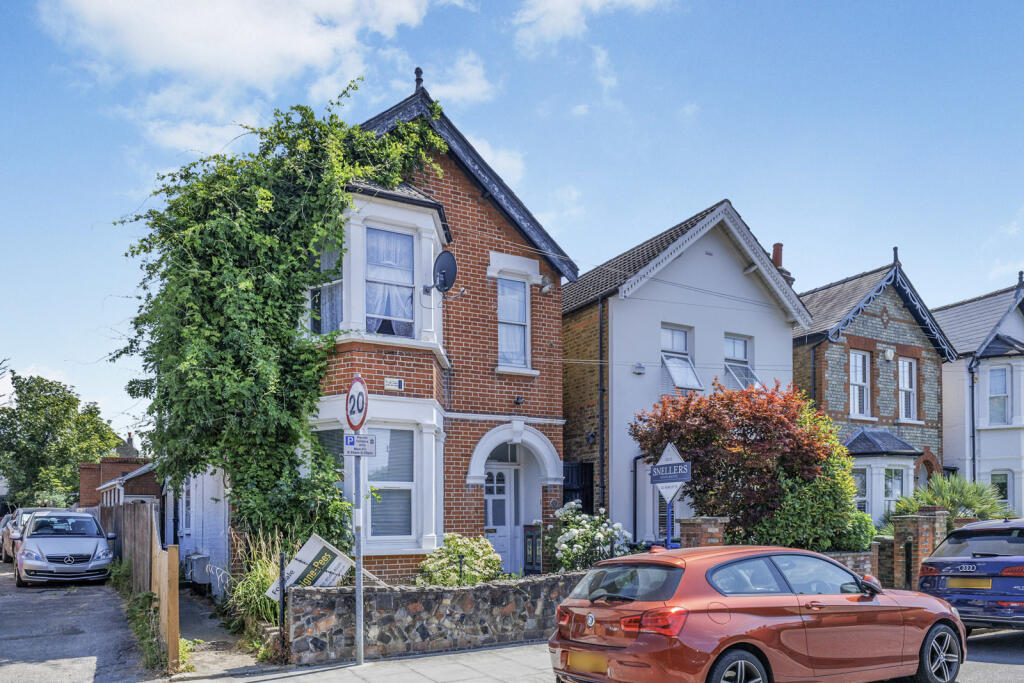 1 bed 1st Floor Flat for rent in Kingston upon Thames. From Leaders Sales - Kingston Upon Thames