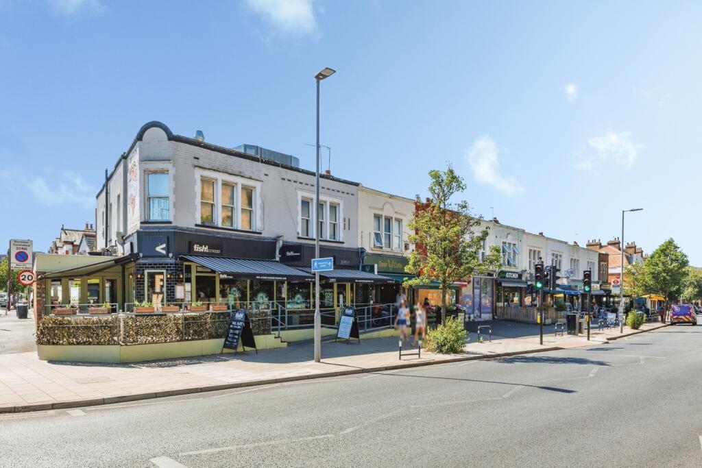 3 bed 1st Floor Flat for rent in Kingston upon Thames. From Leaders Sales - Kingston Upon Thames 3 bed 1st Floor Flat for rent in Kingston upon Thames. From Leaders Sales - Kingston Upon Thames