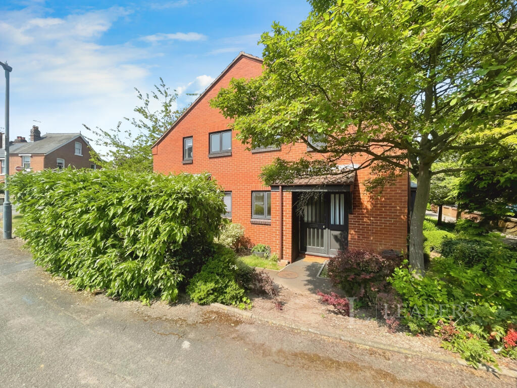 1 bed Detached for rent in Warwick. From Leaders - Leamington Spa
