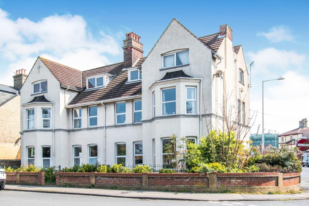 1 bed 1st Floor Flat for rent in Kessingland. From Leaders - Lowestoft 1 bed 1st Floor Flat for rent in Kessingland. From Leaders - Lowestoft