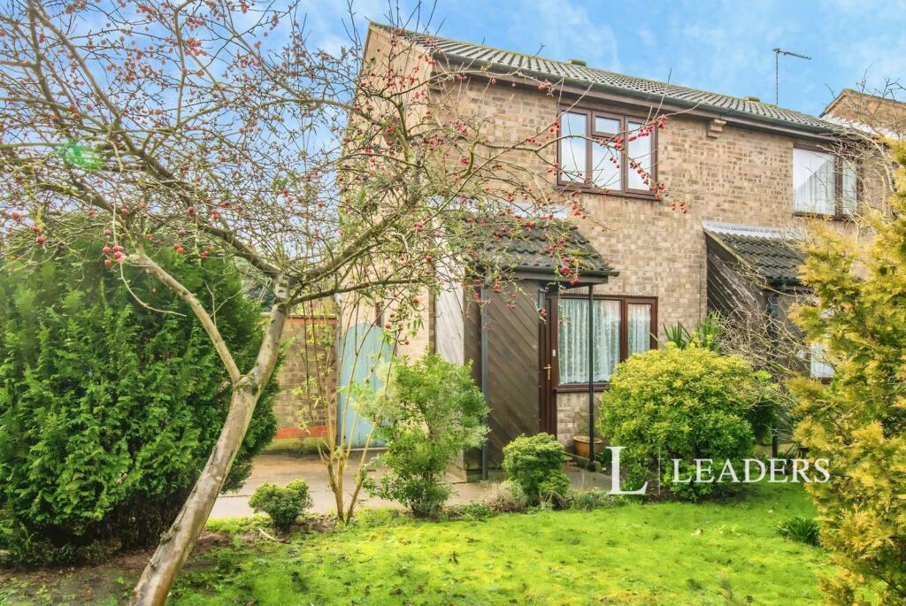 1 bed Mid Terraced House for rent in Black Street. From Leaders - Lowestoft
