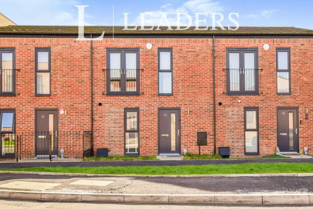 3 bed Town House for rent in Salford. From Leaders - Manchester
