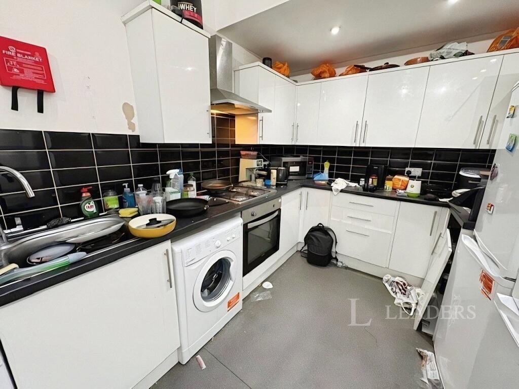 7 bed 1st Floor Flat for rent in Gatley. From Leaders Lettings - Manchester