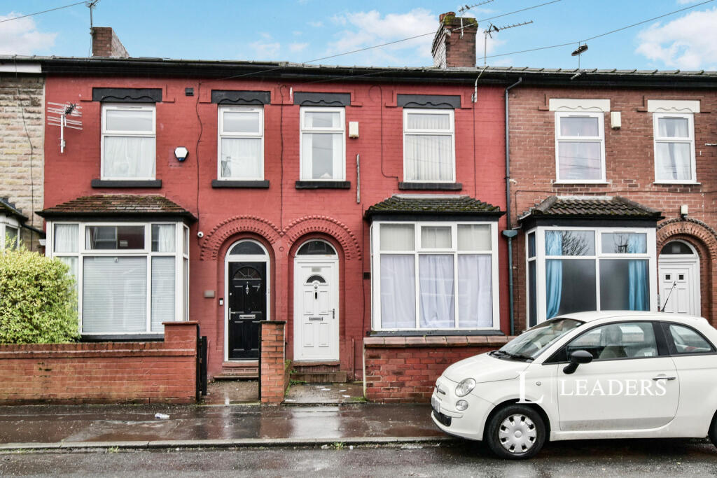 4 bed Mid Terraced House for rent in Stockport. From Leaders Lettings - Manchester