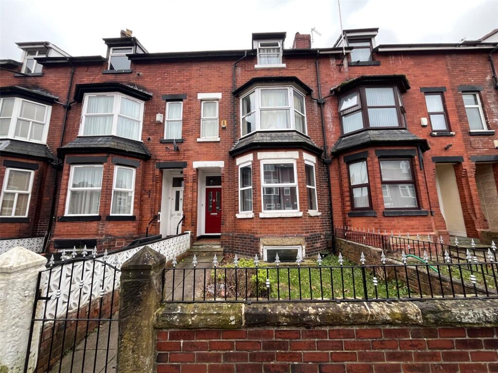 8 bed Mid Terraced House for rent in Stockport. From Leaders Lettings - Manchester