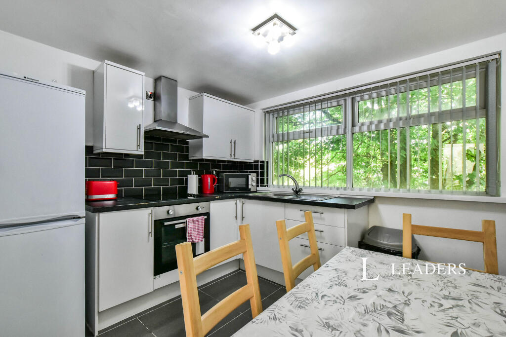 2 bed 1st Floor Flat for rent in Manchester. From Leaders Lettings - Manchester