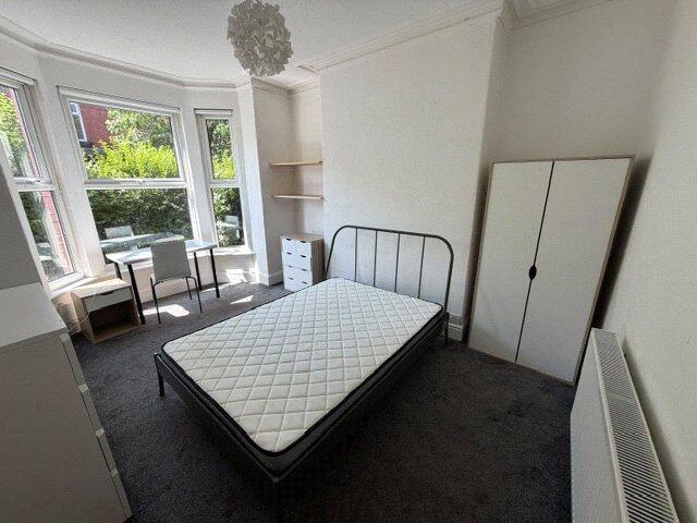 5 bed Mid Terraced House for rent in Manchester. From Leaders Lettings - Manchester