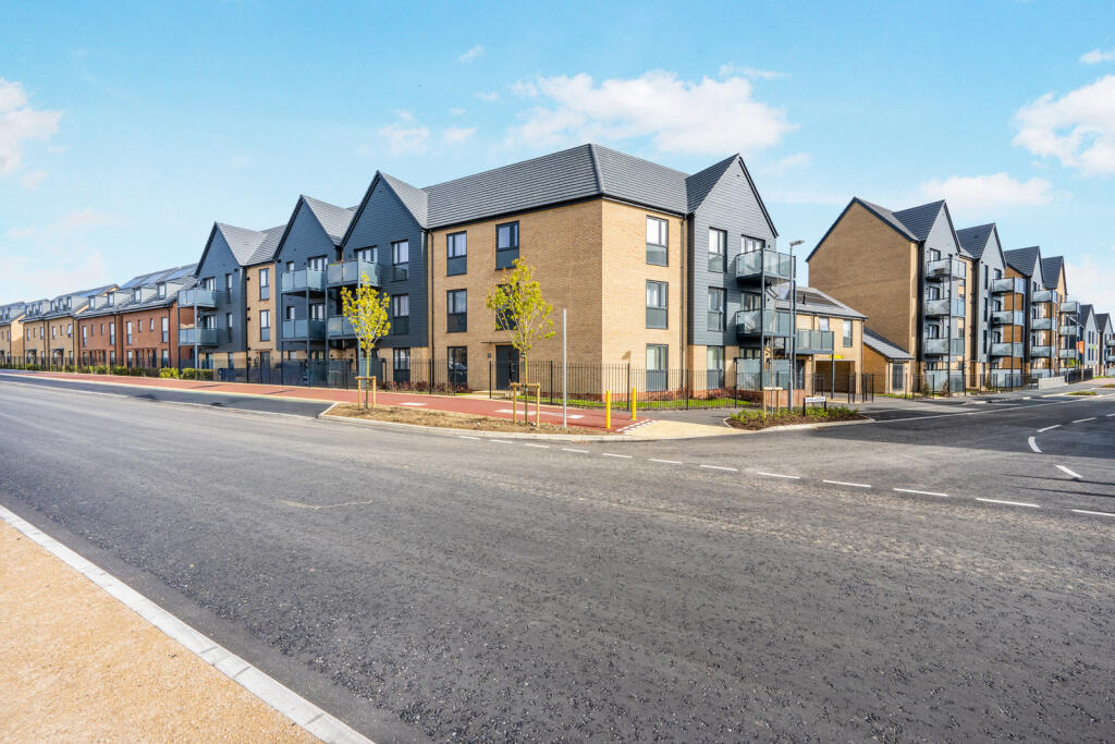 2 bed 1st Floor Flat for rent in Bow Brickhill. From Leaders - Milton Keynes