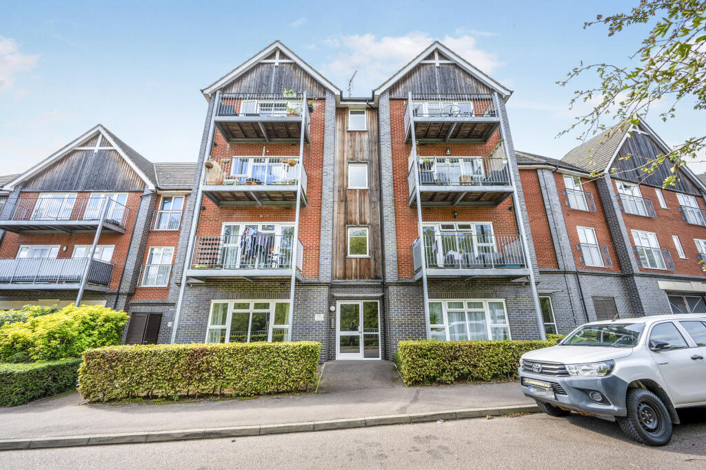 2 bed 1st Floor Flat for rent in Bletchley. From Leaders - Milton Keynes