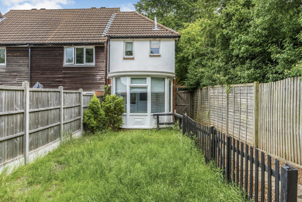 1 bed Mid Terraced House for rent in Milton Keynes. From Leaders - Milton Keynes