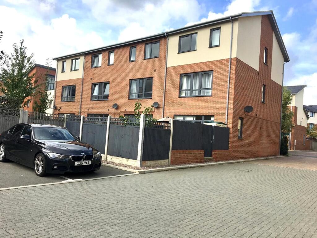5 bed Mid Terraced House for rent in Bletchley. From Leaders - Milton Keynes