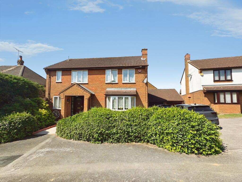 4 bed Detached for rent in Bletchley. From Leaders - Milton Keynes