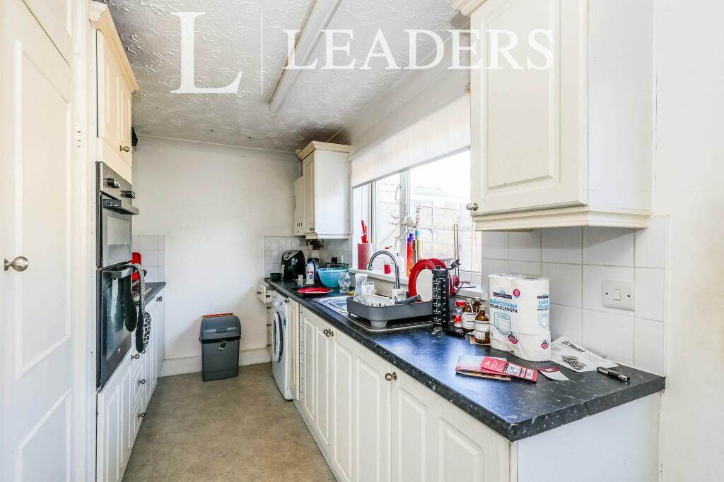 3 bed Mid Terraced House for rent in Havant. From Leaders - Portsmouth